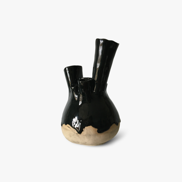 Black cream heart vase