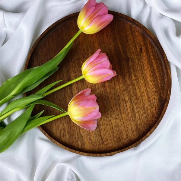 Round tray made of exotic wood