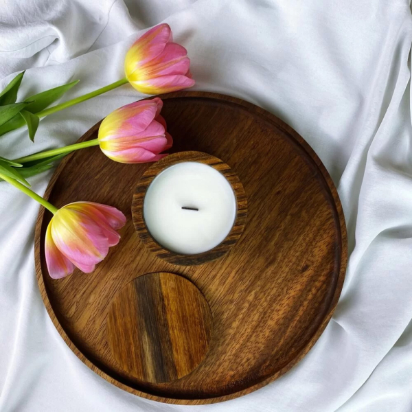 Round tray made of exotic wood