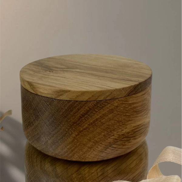 Soy scented candle in oak wood