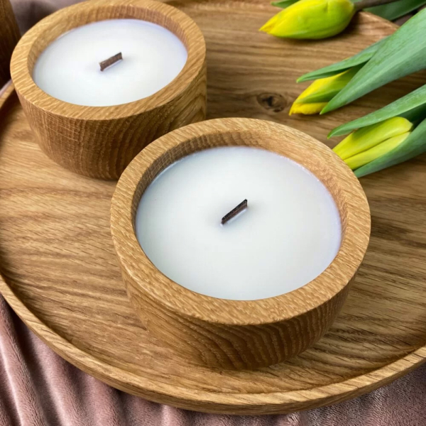 Soy scented candle in oak wood