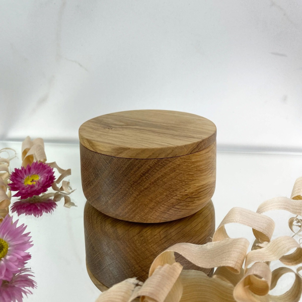 Soy unscented candle in oak wood